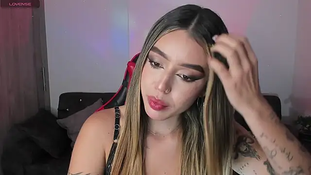 Snapshot of zoee_jackson chatting on November 23, 4:45 am zoee jackson online show from November 23, 4:45 am