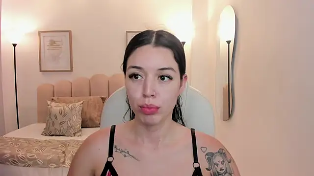 Snapshot of zoee_jackson chatting on June 21, 7:05 pm zoee jackson online show from June 21, 7:05 pm