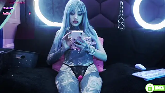 Snapshot of TyphoidMary chatting on November 18, 12:49 am TyphoidMary online show from November 18, 12:49 am