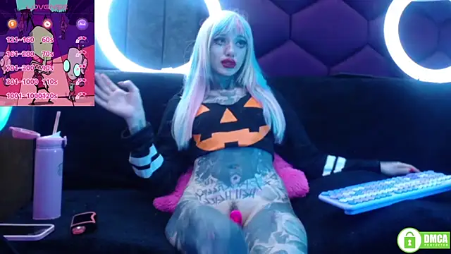 Snapshot of TyphoidMary chatting on December 2, 10:49 pm TyphoidMary online show from December 2, 10:49 pm