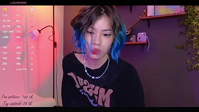 Snapshot of alicekiit chatting on December 14, 6:52 pm alicekiit online show from December 14, 6:52 pm
