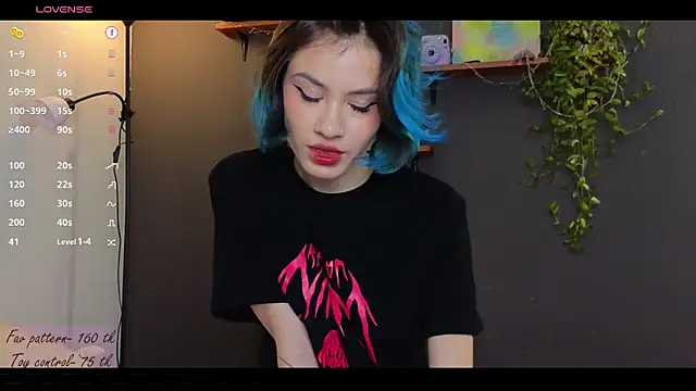 Snapshot of alicekiit chatting on January 4, 10:34 pm alicekiit online show from January 4, 10:34 pm