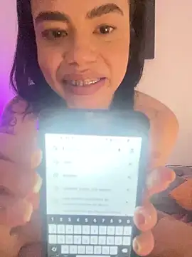 Snapshot of GrlAlice chatting on December 3, 12:24 am GrlAlice online show from December 3, 12:24 am