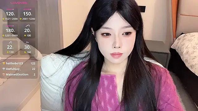 Snapshot of Q-ing chatting on December 12, 5:48 pm Q-ing online show from December 12, 5:48 pm