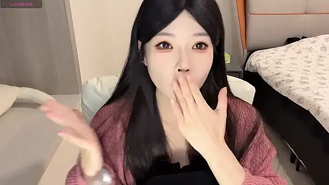 Snapshot of Q-ing chatting on December 14, 4:09 pm Q-ing online show from December 14, 4:09 pm