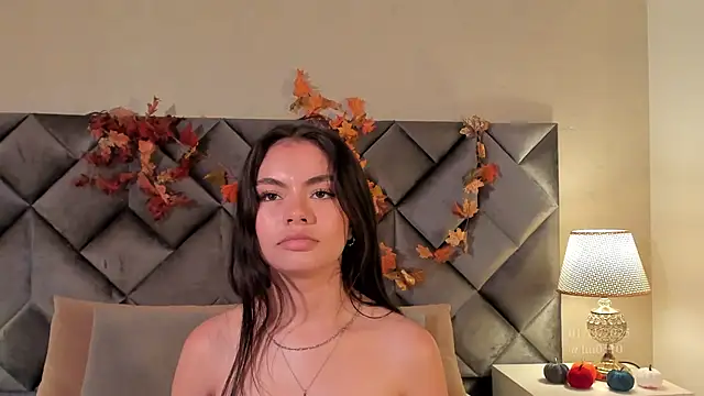 Luisa0110 online show from November 1, 7:05 pm