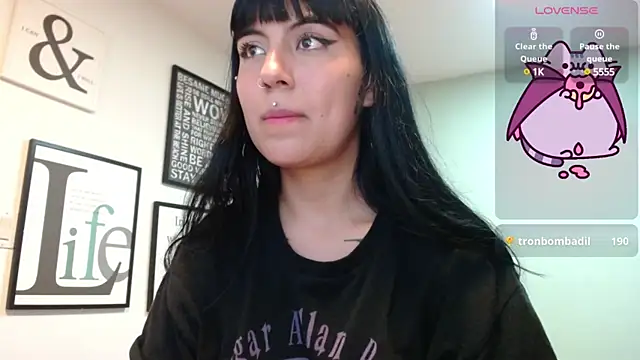 Snapshot of amy_adams1 chatting on March 19, 8:12 am amy adams1 online show from March 19, 8:12 am