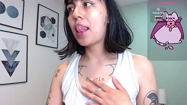 Snapshot of amy_adams1 chatting on October 2, 4:30 am amy adams1 online show from October 2, 4:30 am