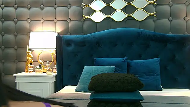 LeyaCass online show from January 15, 12:15 pm