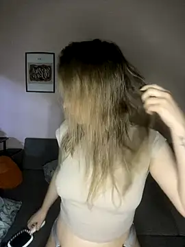 Snapshot of EdnaBradley chatting on November 24, 2:17 pm EdnaBradley online show from November 24, 2:17 pm