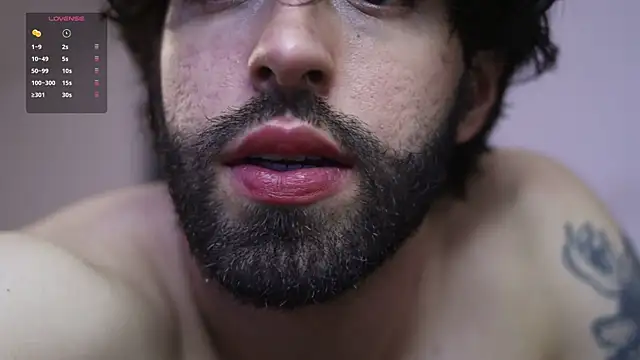 Snapshot of juan_rizzo chatting on December 6, 1:18 am juan rizzo online show from December 6, 1:18 am