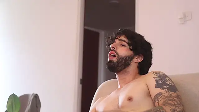 Snapshot of juan_rizzo chatting on December 18, 6:14 pm juan rizzo online show from December 18, 6:14 pm