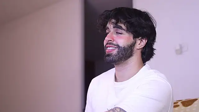 Snapshot of juan_rizzo chatting on February 2, 2:17 am juan rizzo online show from February 2, 2:17 am