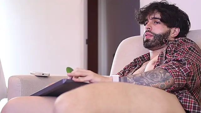 Snapshot of juan_rizzo chatting on February 2, 8:19 pm juan rizzo online show from February 2, 8:19 pm