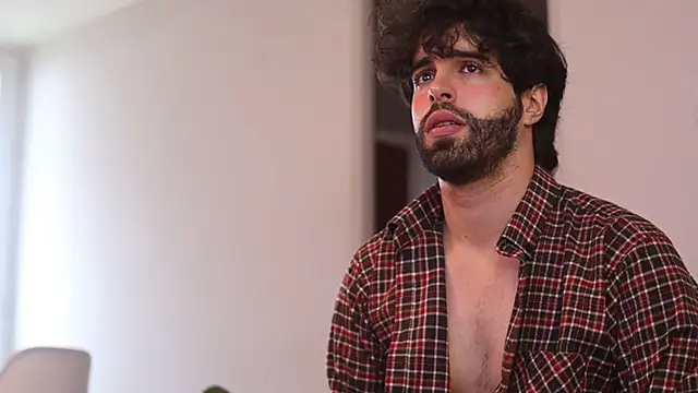 Snapshot of juan_rizzo chatting on February 11, 6:44 pm juan rizzo online show from February 11, 6:44 pm