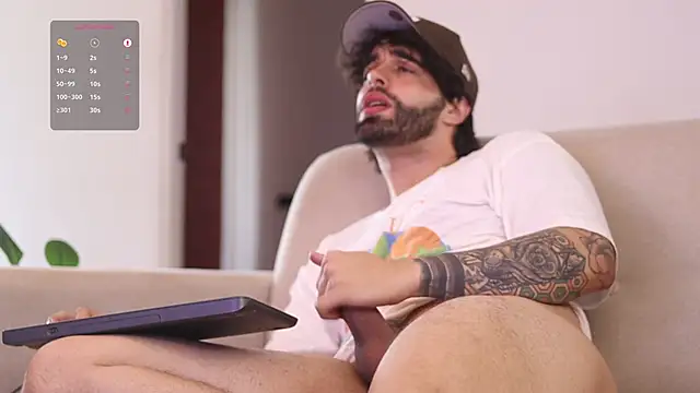 Snapshot of juan_rizzo chatting on February 13, 6:05 pm juan rizzo online show from February 13, 6:05 pm