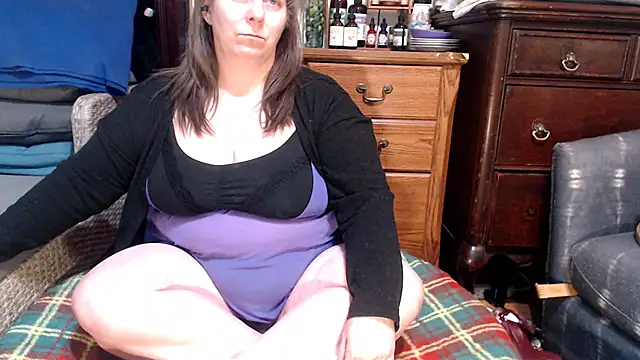 Snapshot of ladyscarlotta chatting on February 23, 3:02 am ladyscarlotta online show from February 23, 3:02 am