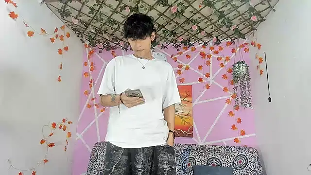 Snapshot of Fresahot2005 chatting on December 18, 2:01 pm Fresahot2005 online show from December 18, 2:01 pm