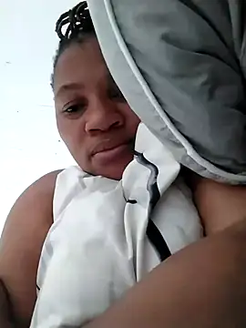 Snapshot of Bustyslave48 chatting on November 8, 9:31 am Bustyslave48 online show from November 8, 9:31 am