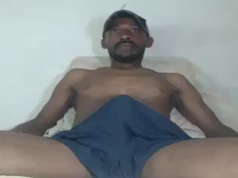 Snapshot of Blacklatin2728 chatting on February 19, 5:27 am Blacklatin2728 online show from February 19, 5:27 am