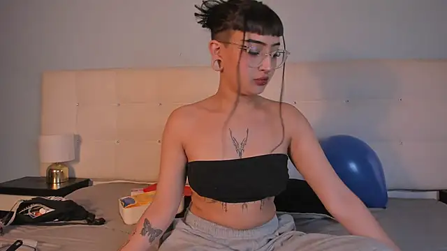 Snapshot of Cintya_Kros chatting on December 2, 8:22 pm Cintya Kros online show from December 2, 8:22 pm