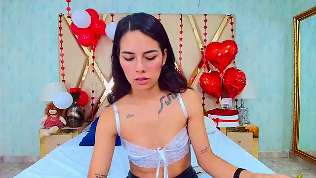 Snapshot of NicoleEsposito chatting on February 15, 4:14 am NicoleEsposito online show from February 15, 4:14 am