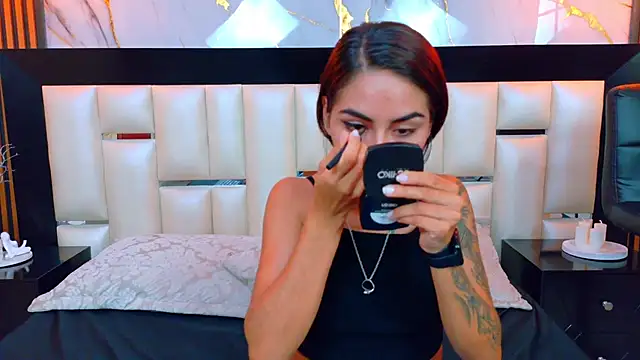 Snapshot of NicoleEsposito chatting on October 14, 1:39 am NicoleEsposito online show from October 14, 1:39 am