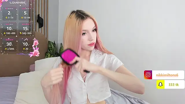 Snapshot of NikkiMiltons chatting on December 18, 1:34 pm NikkiMiltons online show from December 18, 1:34 pm