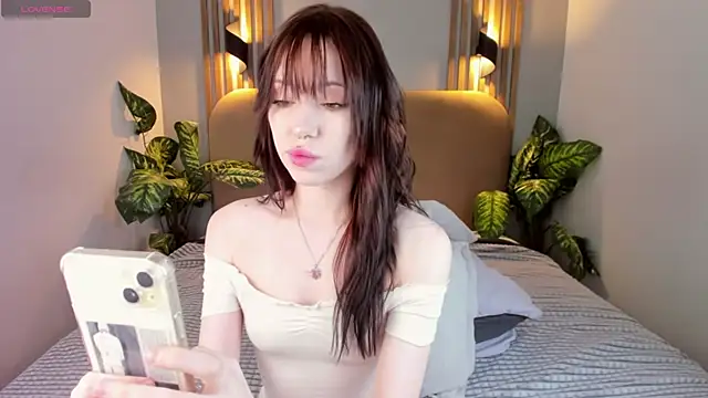 Snapshot of NikkiMiltons chatting on November 18, 3:27 pm NikkiMiltons online show from November 18, 3:27 pm