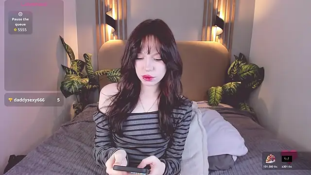 Snapshot of NikkiMiltons chatting on December 14, 2:44 pm NikkiMiltons online show from December 14, 2:44 pm