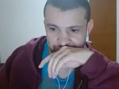 Snapshot of camiloking1720 chatting on December 3, 6:15 am camiloking1720 online show from December 3, 6:15 am