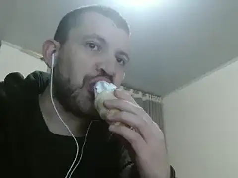 Snapshot of camiloking1720 chatting on January 20, 12:36 am camiloking1720 online show from January 20, 12:36 am