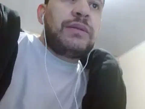 Snapshot of camiloking1720 chatting on January 27, 1:05 am camiloking1720 online show from January 27, 1:05 am