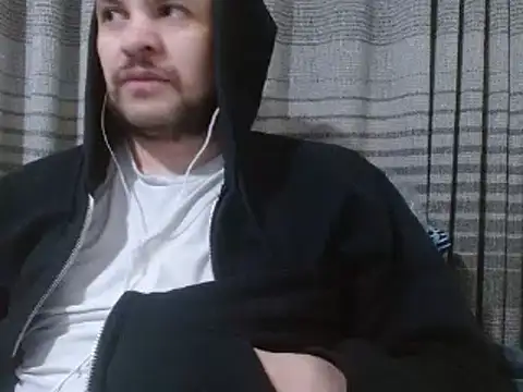 Snapshot of camiloking1720 chatting on January 27, 5:36 am camiloking1720 online show from January 27, 5:36 am