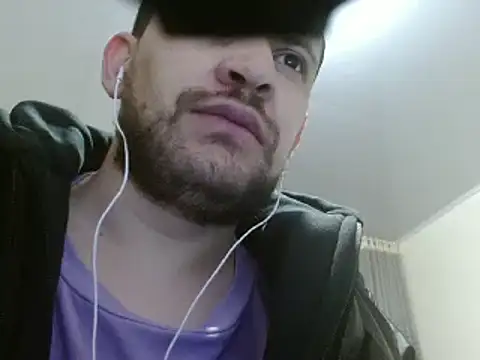 Snapshot of camiloking1720 chatting on January 30, 9:58 pm camiloking1720 online show from January 30, 9:58 pm