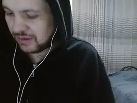 Snapshot of camiloking1720 chatting on February 1, 1:30 pm camiloking1720 online show from February 1, 1:30 pm