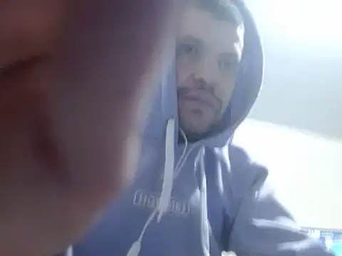 Snapshot of camiloking1720 chatting on February 2, 9:51 am camiloking1720 online show from February 2, 9:51 am