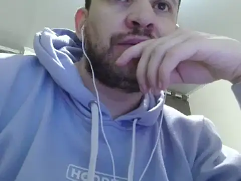 Snapshot of camiloking1720 chatting on February 3, 1:41 am camiloking1720 online show from February 3, 1:41 am