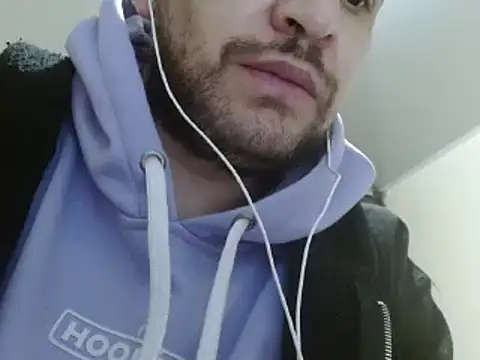 Snapshot of camiloking1720 chatting on February 3, 8:57 am camiloking1720 online show from February 3, 8:57 am