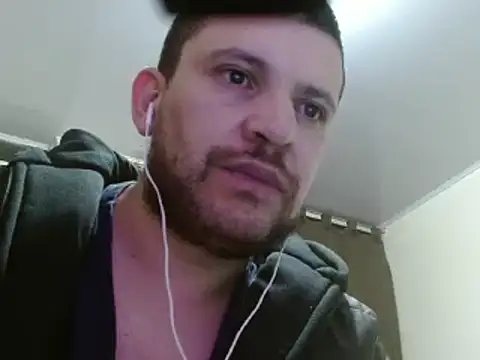 Snapshot of camiloking1720 chatting on February 4, 6:04 am camiloking1720 online show from February 4, 6:04 am