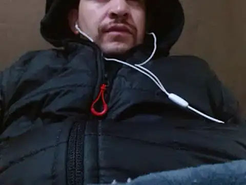 Snapshot of camiloking1720 chatting on February 5, 7:07 am camiloking1720 online show from February 5, 7:07 am