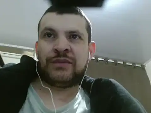 Snapshot of camiloking1720 chatting on February 5, 1:33 pm camiloking1720 online show from February 5, 1:33 pm