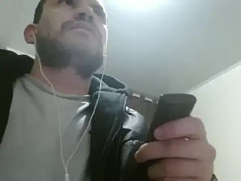 Snapshot of camiloking1720 chatting on February 5, 5:09 pm camiloking1720 online show from February 5, 5:09 pm