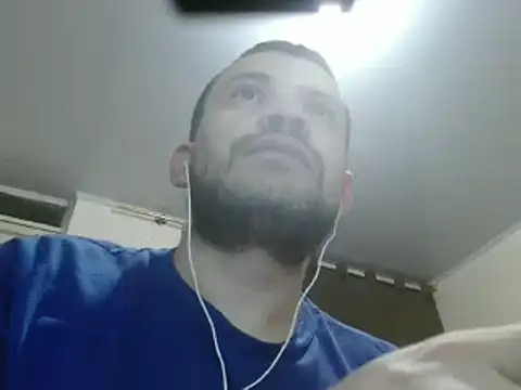 Snapshot of camiloking1720 chatting on February 7, 1:04 am camiloking1720 online show from February 7, 1:04 am