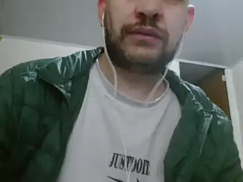 Snapshot of camiloking1720 chatting on February 8, 12:38 am camiloking1720 online show from February 8, 12:38 am