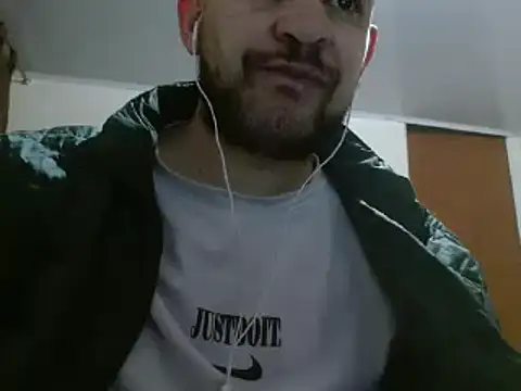 Snapshot of camiloking1720 chatting on February 8, 5:51 am camiloking1720 online show from February 8, 5:51 am