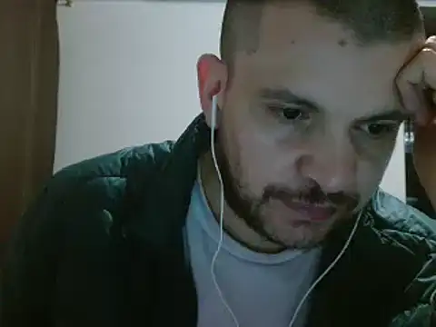 Snapshot of camiloking1720 chatting on February 8, 9:13 am camiloking1720 online show from February 8, 9:13 am