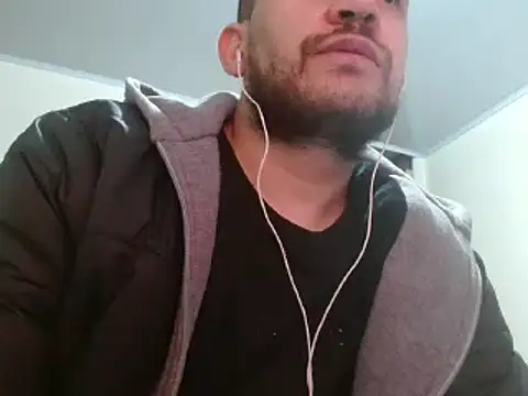 Snapshot of camiloking1720 chatting on February 13, 6:48 pm camiloking1720 online show from February 13, 6:48 pm