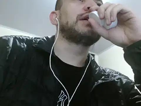 Snapshot of camiloking1720 chatting on February 17, 8:58 pm camiloking1720 online show from February 17, 8:58 pm