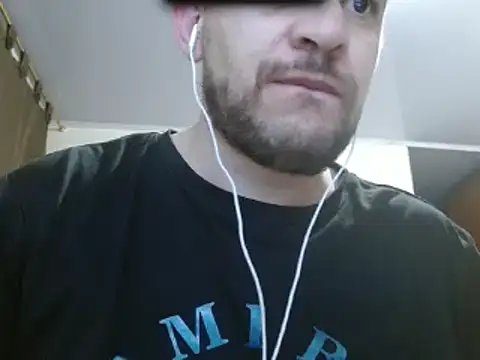 Snapshot of camiloking1720 chatting on February 19, 6:32 pm camiloking1720 online show from February 19, 6:32 pm